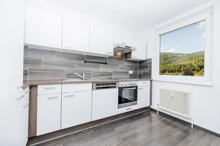 LIFT I LOGGIA I RUHIGE LAGE I LICHTDURCHFLUTET I SCHÖNE AUSSICHT I EINBAUKÜCHE I FAMILIENFREUNDLICH I PROJEKT WOHNEN I