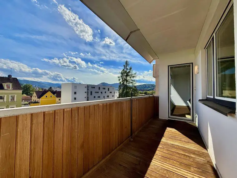 PROVISIONSFREI I LIFT I 3 ZIMMER I BAD MIT WANNE I SONNIG &amp; HELL I LOGGIA I INNENHOFLAGE I PROJEKT WOHNEN I