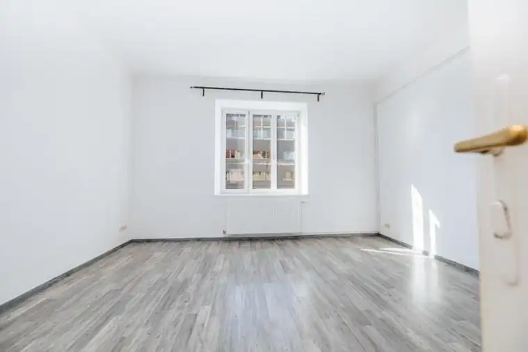 STILVOLL RENOVIERT I ZENTRALE LAGE NÄHE FH JOANNEUM I STRASSENBAHN DIREKT VOR ORT I ALTBAU-FLAIR I 2. OBERGESCHOSS MIT AUFZUG I TIERFREUNDLICH I PROJEKT WOHNEN I