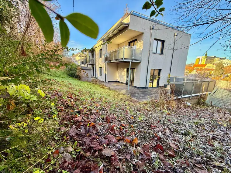 EXKLUSIVER NEUBAU I AM FUßE DES RUCKERLBERGS I SÜD-BALKON I TIEFGARAGE I DIREKT AM LEONHARDBACH I IDYLLISCH I SACKSTRAßE AB SOFORT I