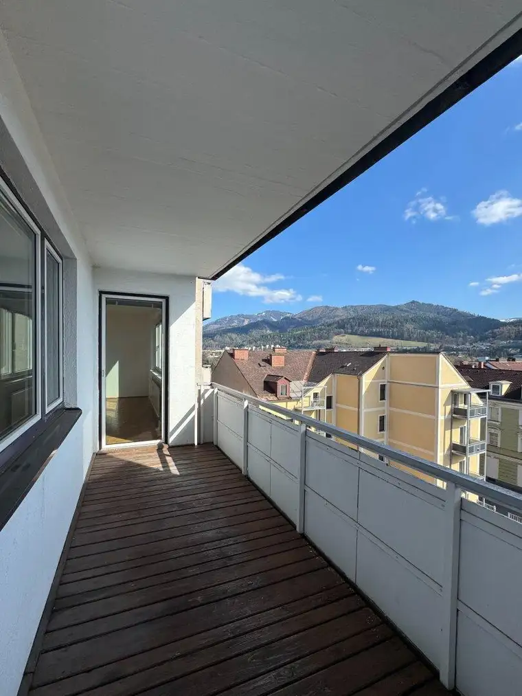 5. STOCK I WEITBLICK I 3 ZIMMER I SONNIG &amp; LICHTDURCHFLUTET I BALKON I PERSONENLIFT I PROJEKT WOHNEN