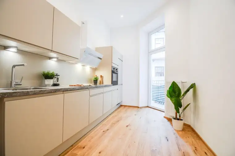 AB 01.AUGUST VERFÜGBAR I MODERN SANIERTE 3-ZIMMER-ALTBAU-WOHNUNG I ZENTRALE LAGE I BALKON I LIFT I HAUSTIERE WILLKOMMEN I PROJEKT WOHNEN