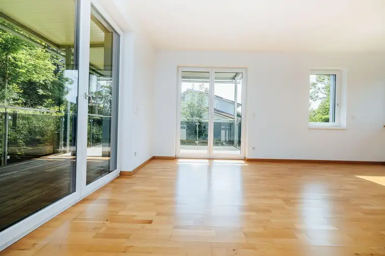 DIREKT AM LEONHARDBACH I AM FUßE DES RUCKERLBERGS I SÜD-WEST-ECKBALKON I EXKLUSIVER NEUBAU I AB SOFORT I ABSOLUTE RUHELAGE I PROJEKT WOHNEN