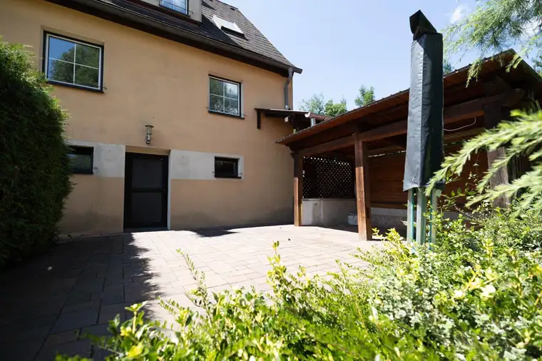 REIHENHAUS I GARTEN 381m² MIT KLEINEM GARTENTEICH I 2 BADEZIMMER I ÜBERDACHTER UNTERSTAND I PELLETSHEIZUNG I PROJEKT WOHNEN