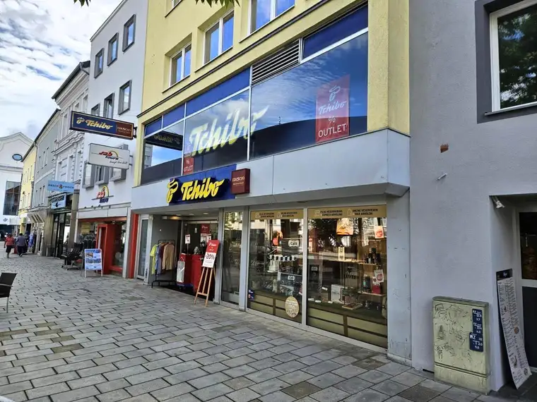 Attraktive Shopfläche Mitten am stark frequentierten / neuen Kaiser-Josef-Platz in Wels-Innenstadt