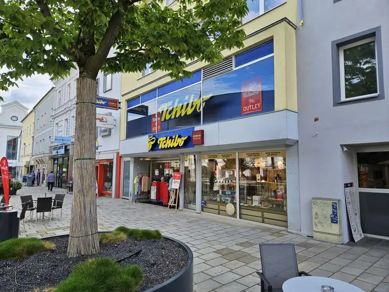 Attraktive Shopfläche Mitten am stark frequentierten / neuen Kaiser-Josef-Platz in Wels-Innenstadt
