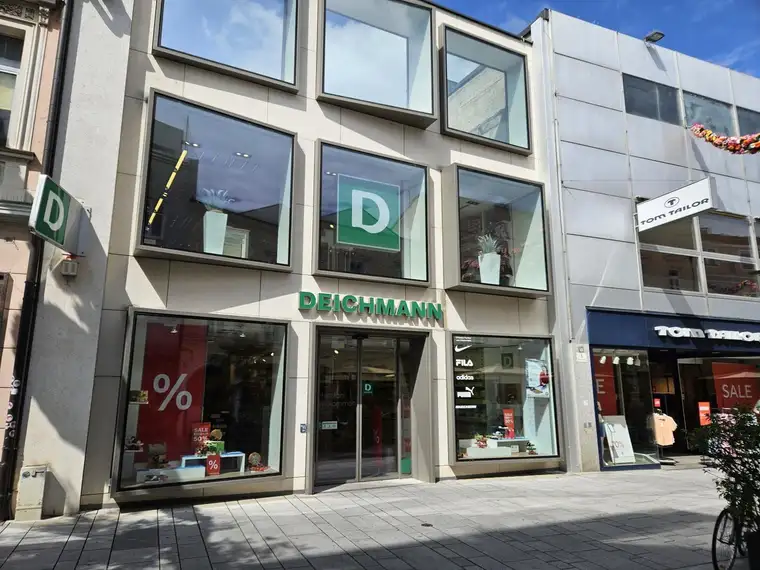 Erstklassige Retail - Location - Top Antritt - mitten in der Welser Fußgängerzone !!