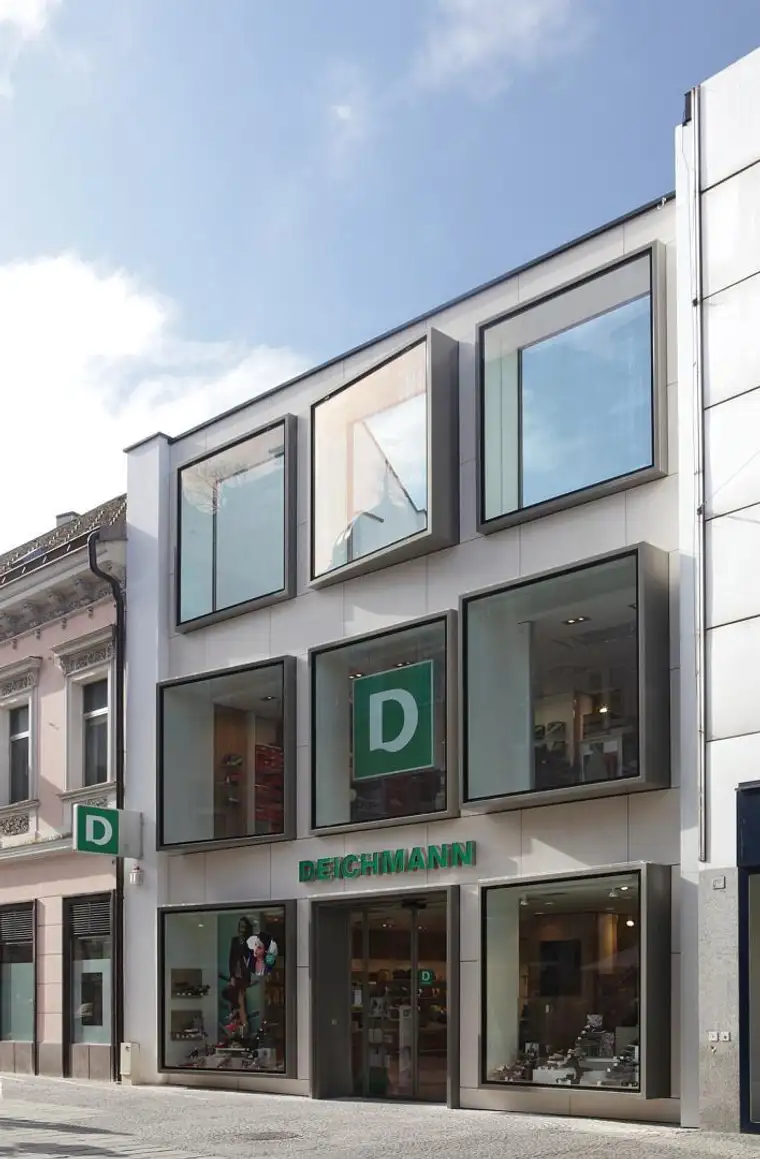 Erstklassige Retail - Location - Top Antritt - mitten in der Welser Fußgängerzone !!
