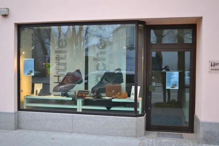 GESCHÄFT IDEAL FÜR HANDEL / DIENSTLEISTUNG ODER HANDWERK