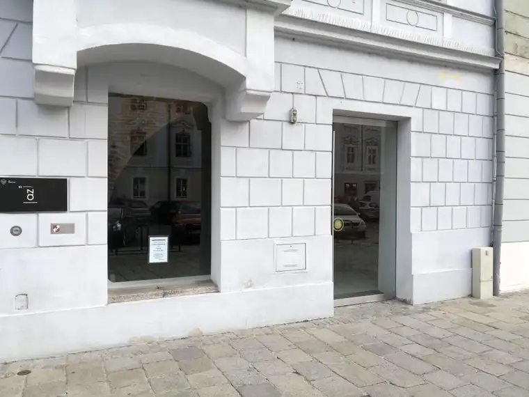 Geschäftslokal zentral am Welser Stadtplatz mit attraktivem Gewölbe