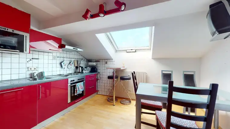Großzügige Dachgeschoßwohnung mit schönem Ausblick zu verkaufen!