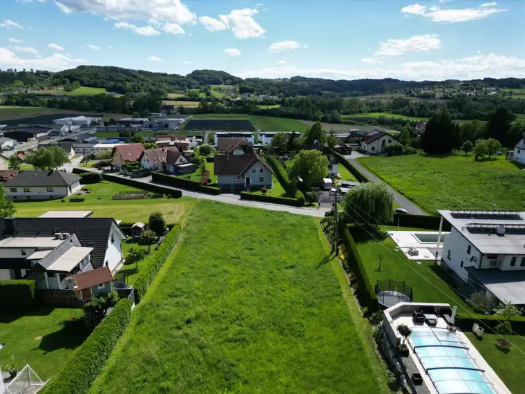 Großzügiges Baugrundstück in schöner Lage und herrlicher Aussicht zu verkaufen!