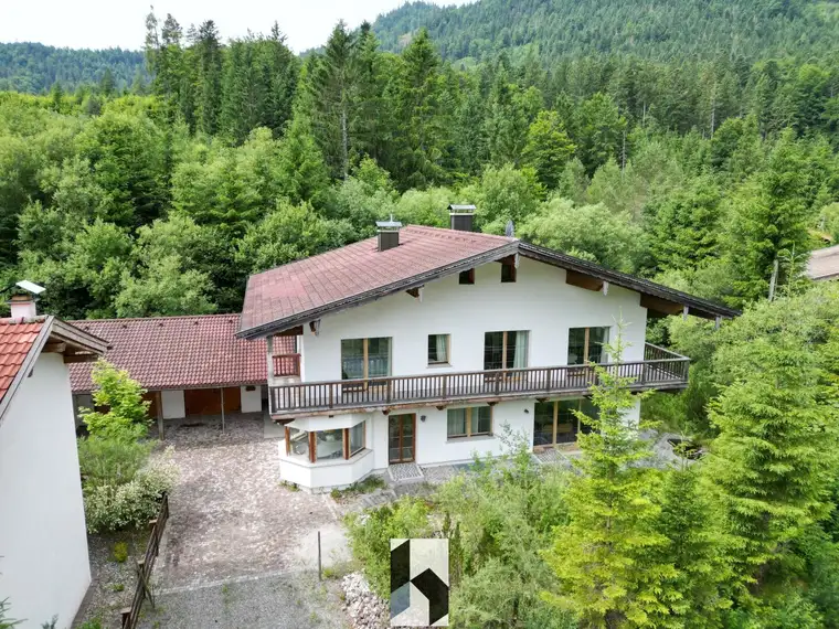 Großzügiges Wohnhaus mit viel Entwicklungspotential zu verkaufen!