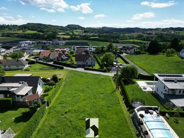 Großzügiges Baugrundstück in schöner Lage und herrlicher Aussicht zu verkaufen!
