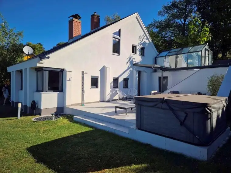 Wunderschöne Immobilie in erhöhter, sonniger Lage nahe dem Stubenbergsee!