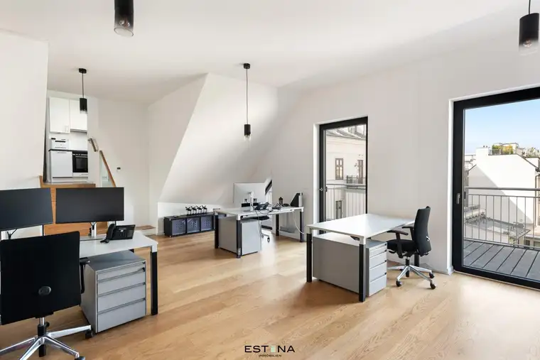 Klimatisiertes Büro mit großem Hofbalkon: Glasfaser Internetanschluss vorhanden