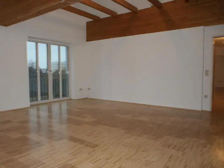 Zentrale 4-Zimmer Dachgeschosswohnung 114,55 m² + 33 m² Terrasse