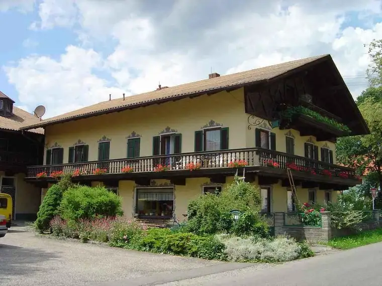 4-Zimmerwhg., Küchen- Wohnraum, eigenes Bad mit Dusche, WC