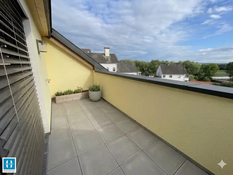 Wohnen mit Flair – 86m² (98m² Nfl.) Dachgeschosswohnung mit großer Terrasse in Pupping