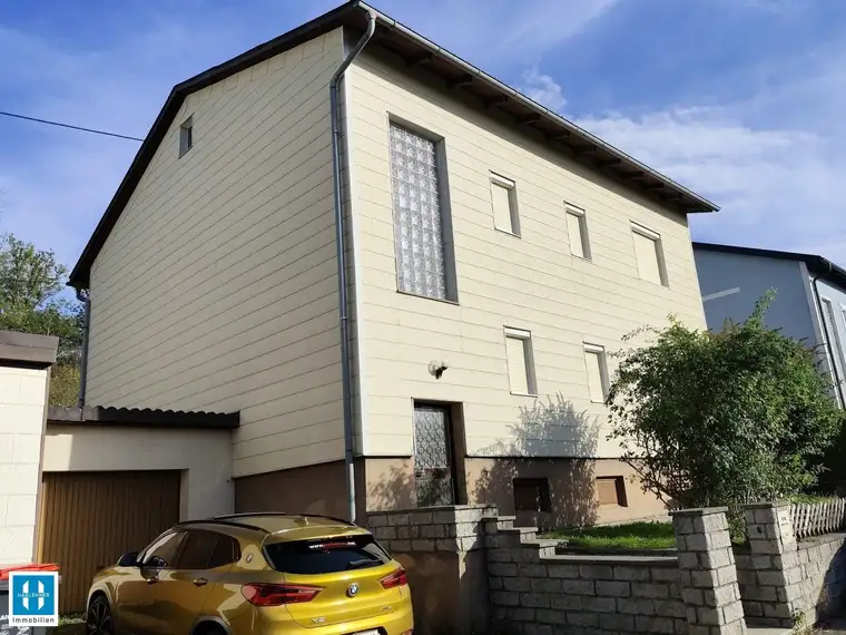 Leistbares Grundstück mit zweigeschossigem Wohnhaus in Ansfelden.