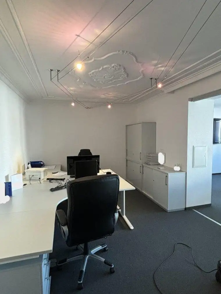 Modernes Büro, oder Praxisraum mit Terrassennutzung und Gemeinschaftsräumen für Empfang oder Wartebereich
