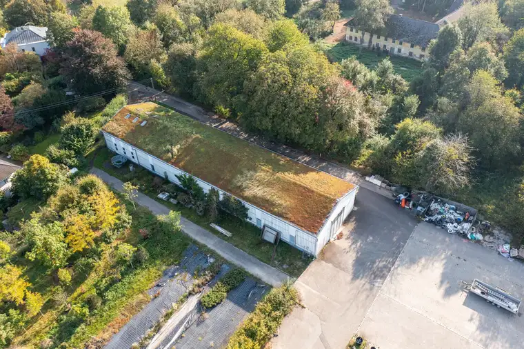 Halle mit großem Grundstück in Sierning – vielseitig nutzbar