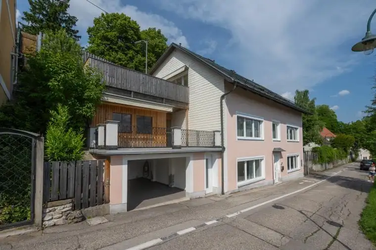 3-Raum-Wohnung in einem zentral gelegenen Stadthaus mit herrlichem Ausblick