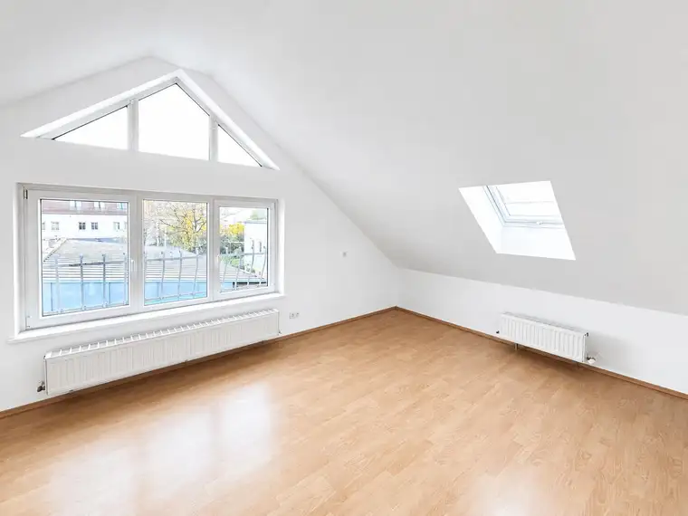 Charmantes Dachgeschoss-Schnäppchen in Steyr: 3 Zimmer auf großzügigen 102 m²