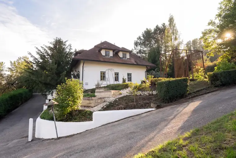 Einfamilienhaus mit Doppelgarage, Pool, Sauna &amp; Wintergarten auf 1.340 m² Grund in Dietach