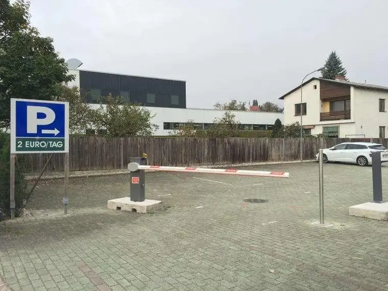 Sichern Sie sich Ihren Parkplatz im Zentrum in frequentierter Lage!