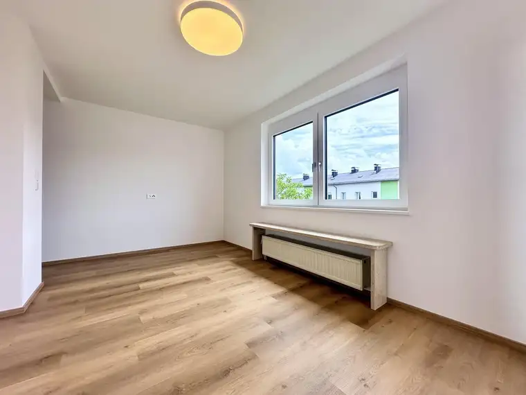 Attraktive Anlagewohnung in Christkindl (Steyr) – saniert, vermietet, mit Garage und Balkon