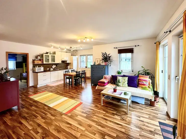 Helle 2-Zimmer-Mietwohnung mit Balkon in Neuzeug