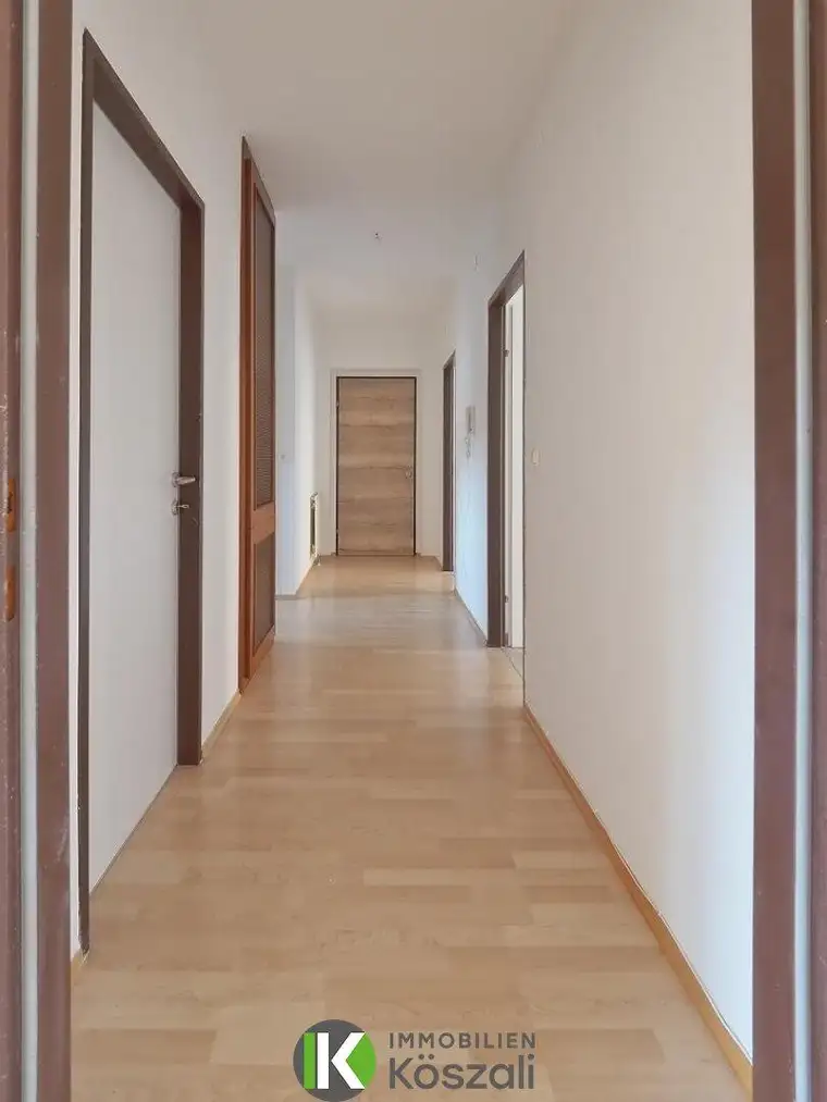 Großzügige 4-Zimmer-Wohnung in ruhiger Lage mit eigenem Stellplatz