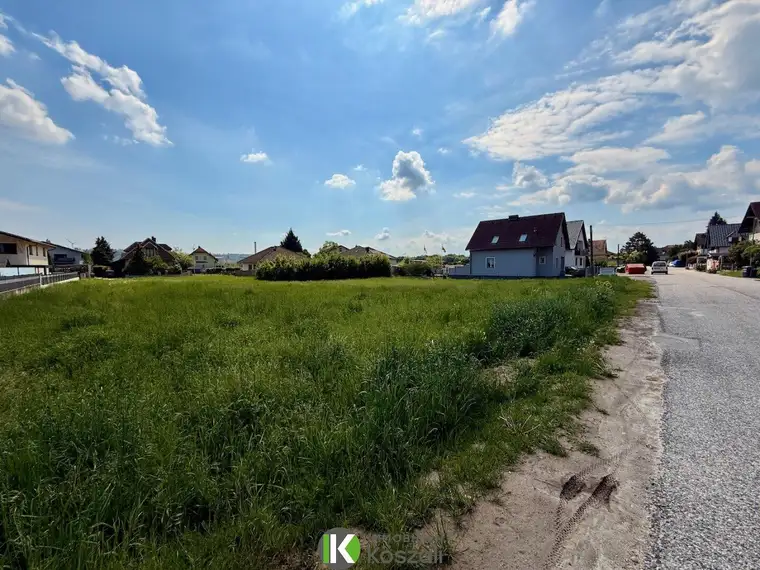 Baugrundstück, eben und Waldnah