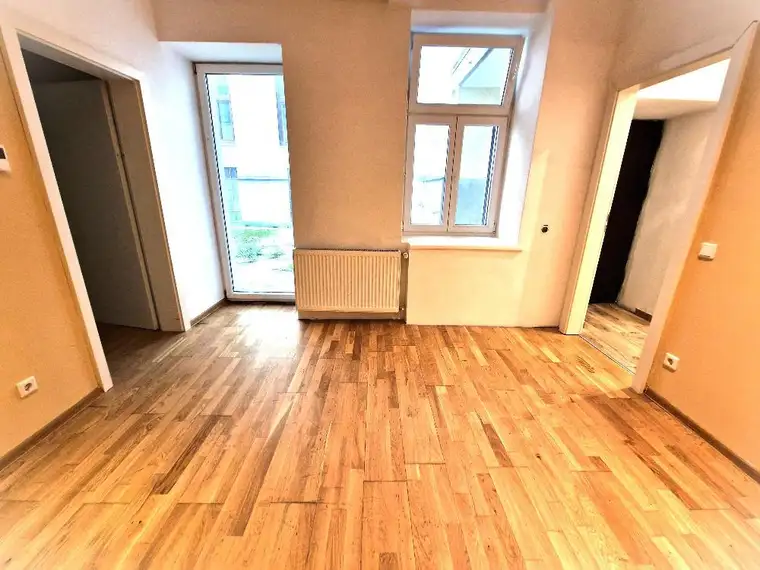 TERRASSENWOHNUNG! Kompakte 3-Zimmer-Wohnung mit 32 m² Innenhof-Terrasse