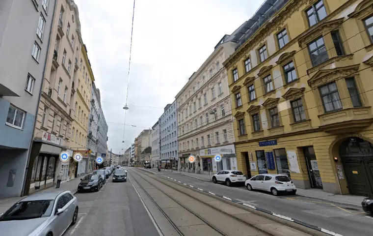 geräumiges PORTALLOKAL