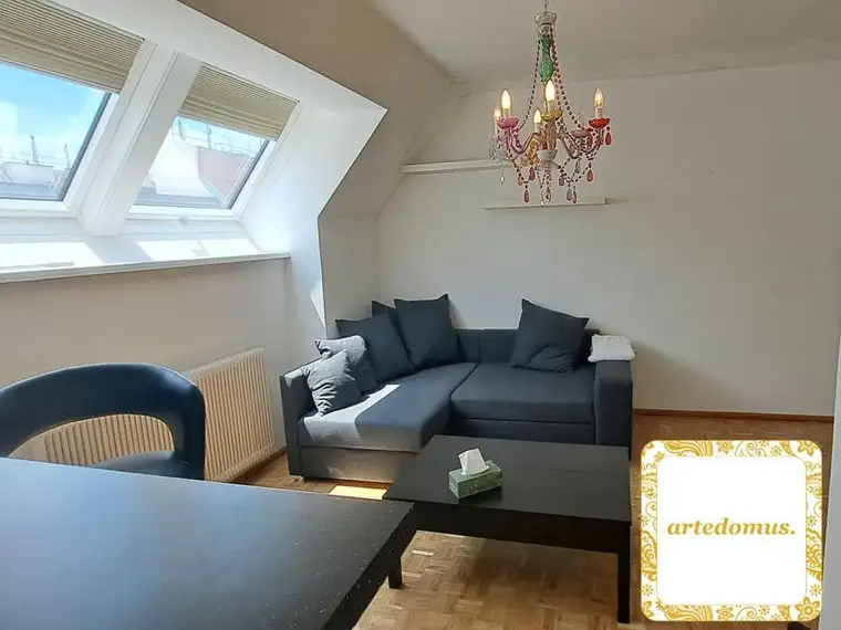 ÜBER DEN WOLKEN am ROCHUSMARKT! Sonnige 2 ZI DACHGESCHOSS im 7. Stock mit Lift! Nähe Kardinal Nagl Platz U3 !