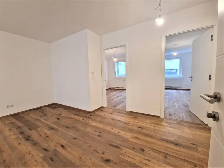 TRAUMHAFT! Top renovierte 4-Zimmer-Wohnung in guter WOHNRUHELAGE
