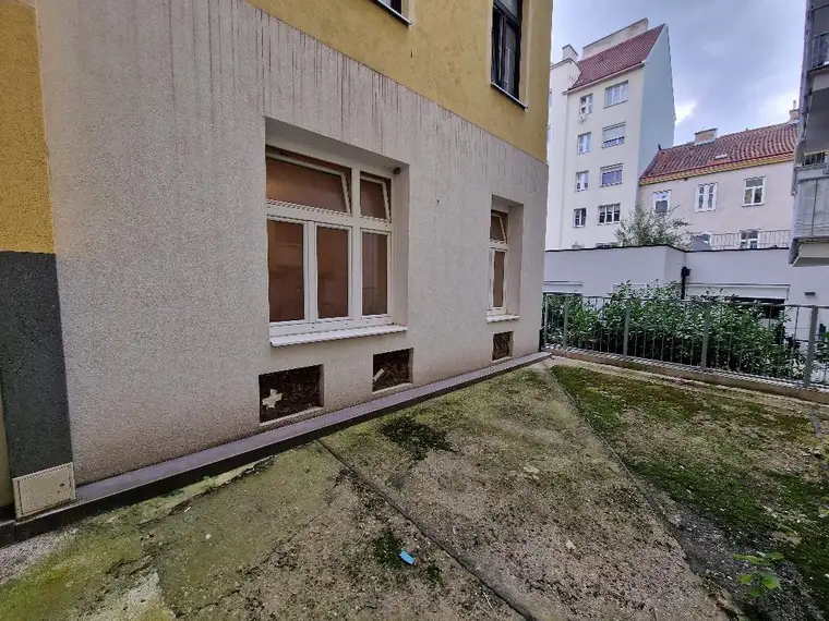 TERRASSENWOHNUNG! Kompakte 3-Zimmer-Wohnung mit 32 m² Innenhof-Terrasse