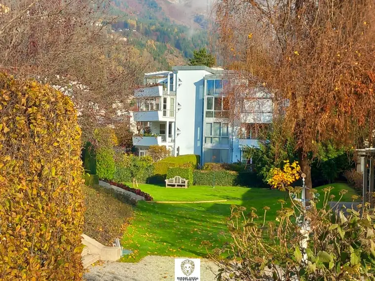 Wunderschöne Dachgeschoßwohnung im Villenviertel / Saggen ab sofort verfügbar.