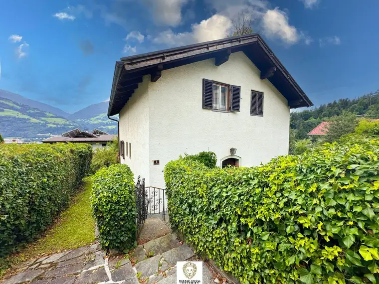 Charmantes Wohnhaus mit großem Garten und Entwicklungspotenzial