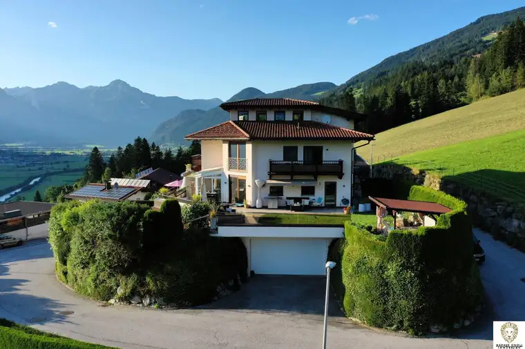 Traumhaftes, elegantes und großzügiges Wohnhaus in ruhiger Sonnenlage mit Panoramablick auf das Zillertal