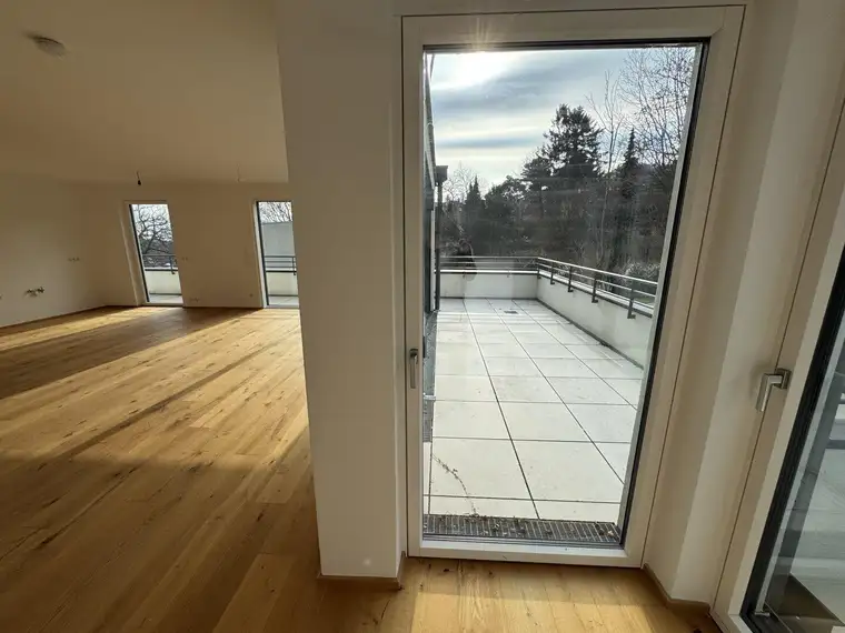 Terrassenwohnung mit Grün- und Stadtblick in Neustift am Walde!