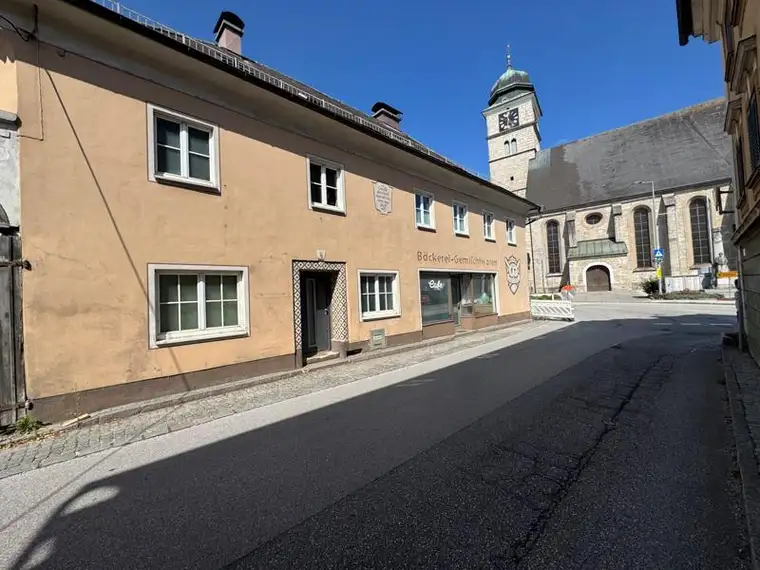 Historisches Wohn- und Geschäftshaus im Zentrum von Pettenbach