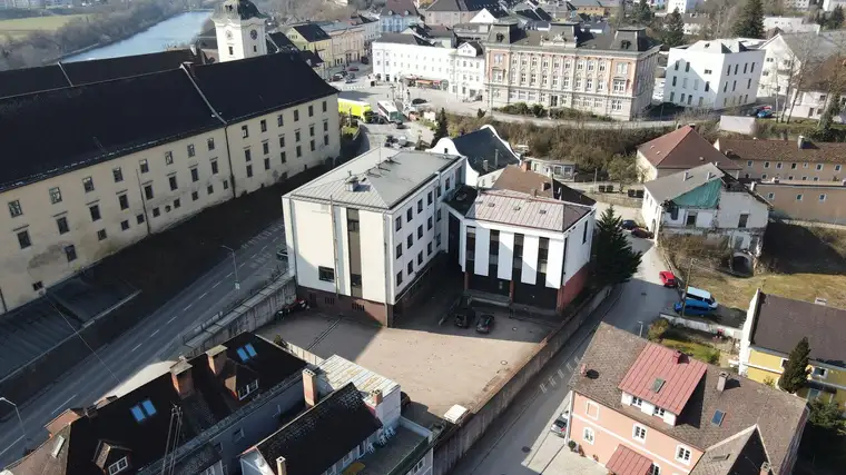 Büro- und Gewerbefläche in frequentierter Lage in Lambach
