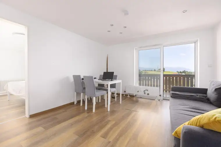 Renovierte 2-Zimmerwohnung mit Balkon!
