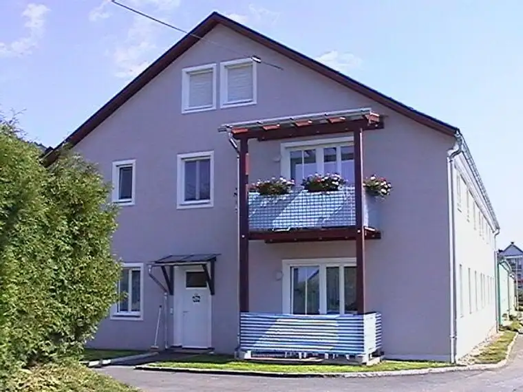 FOHNSDORF: HELLE UND GEPFLEGTE 3-ZIMMER-WOHNUNG IN RUHIGER LAGE