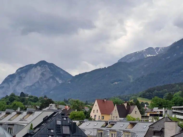 WG-geeignete 2-Zimmerwohnung mit Terrasse und Balkon WG-geeignet