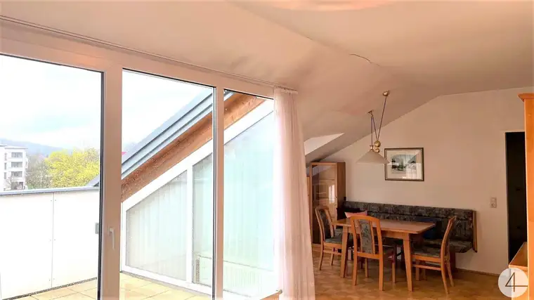 Sehr gepflegte 2 Zimmer Wohnung mit Terrasse im Zentrum von Leonding