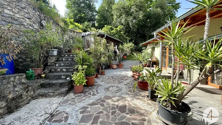 Gemütliches Einfamilienhaus mit Wintergarten und großem 2961m2 Grundstück !